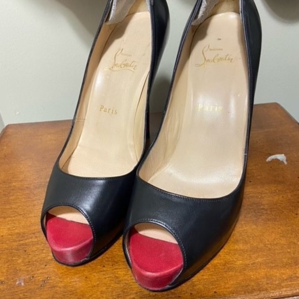 Christian Louboutin Very Prive Peep Toe Heels size 39